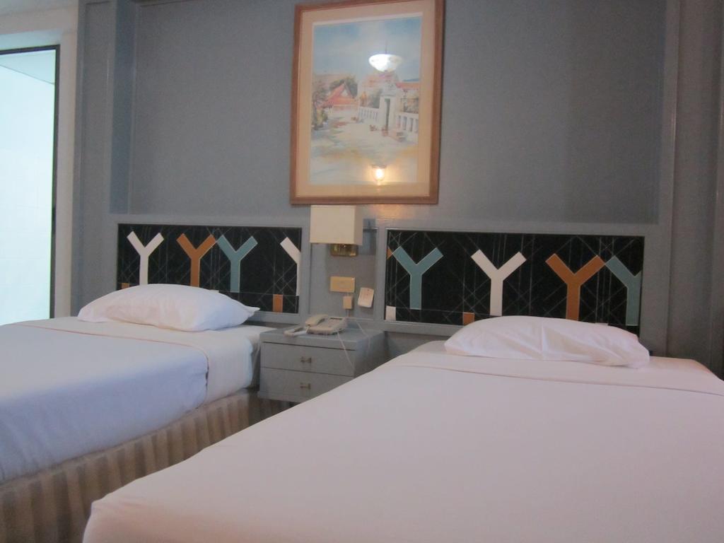 Lopburi Inn Hotel Szoba fotó