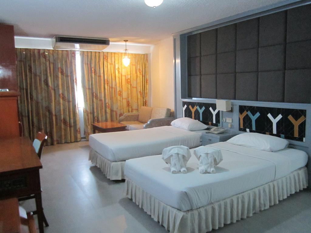 Lopburi Inn Hotel Szoba fotó