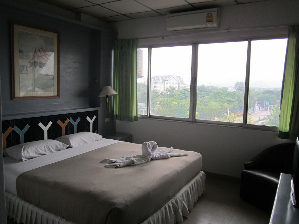 Lopburi Inn Hotel Szoba fotó