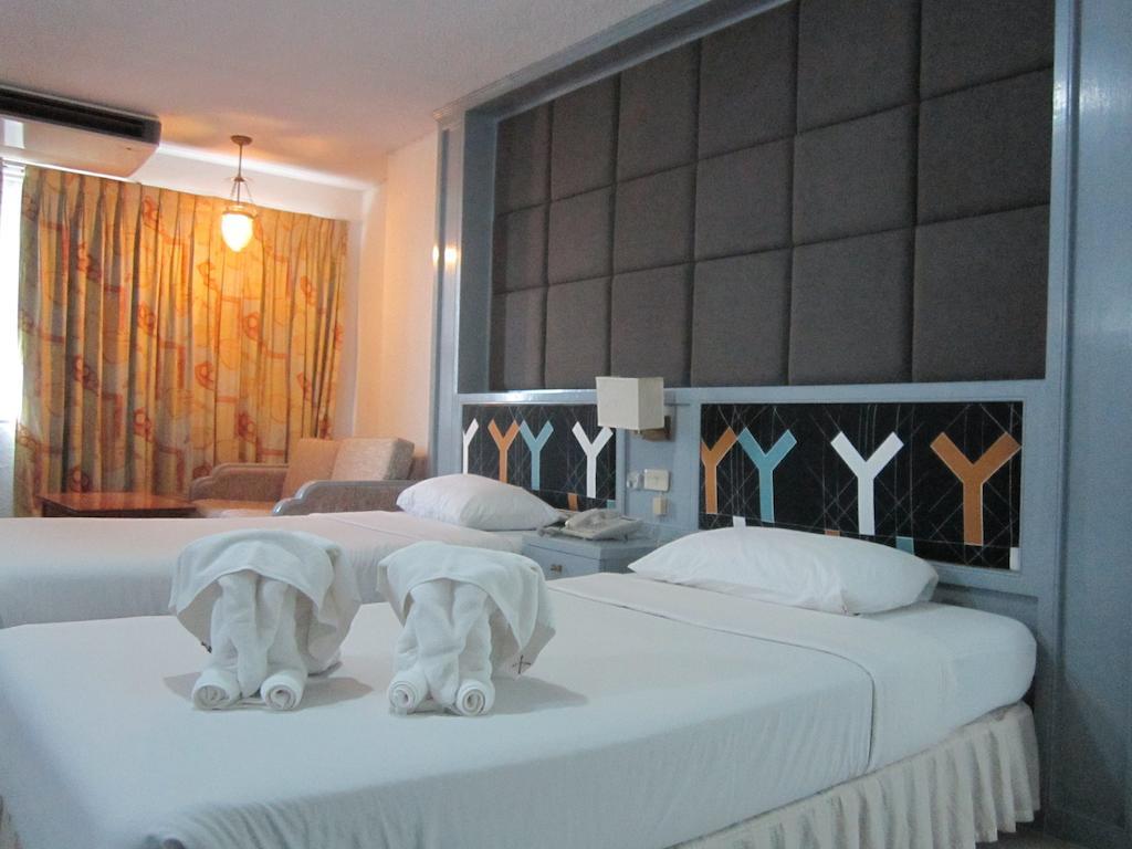 Lopburi Inn Hotel Szoba fotó
