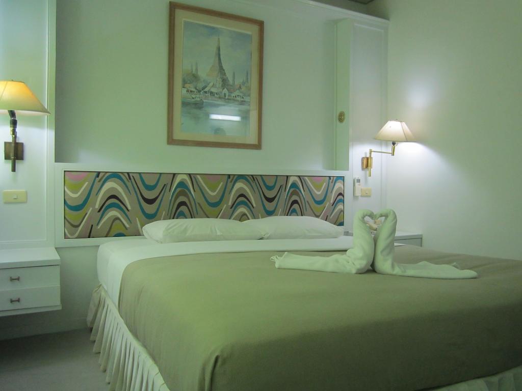 Lopburi Inn Hotel Szoba fotó