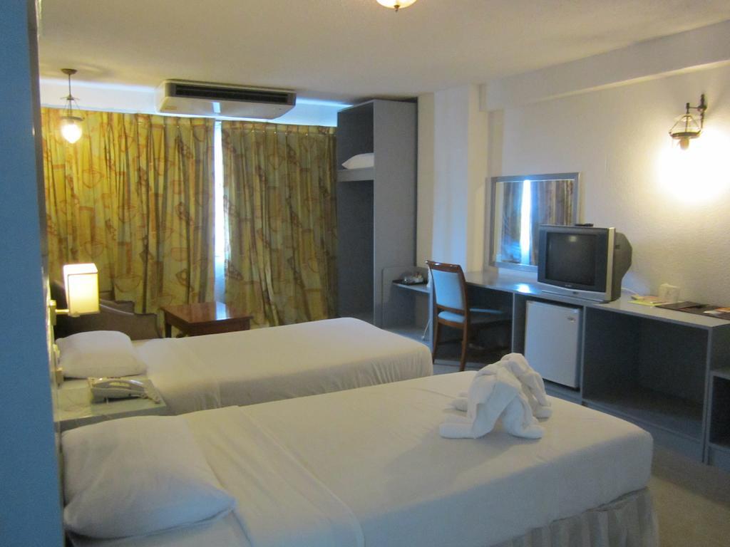 Lopburi Inn Hotel Szoba fotó