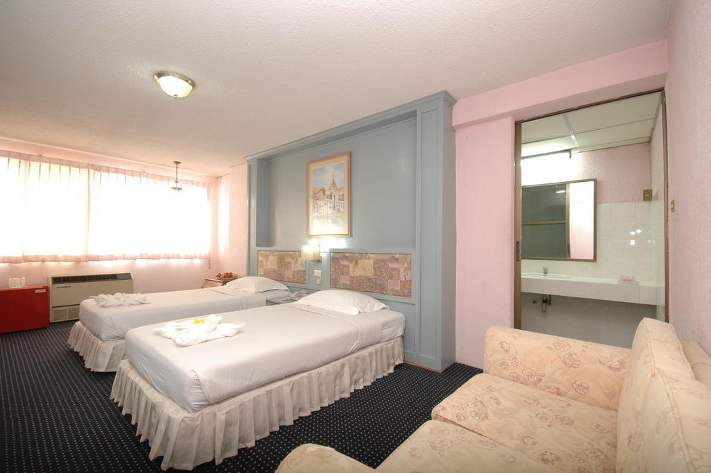 Lopburi Inn Hotel Szoba fotó