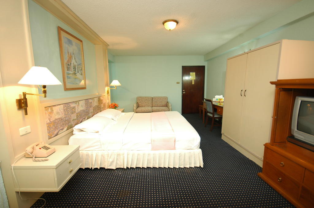 Lopburi Inn Hotel Szoba fotó