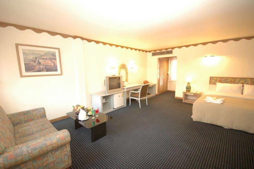 Lopburi Inn Hotel Kültér fotó